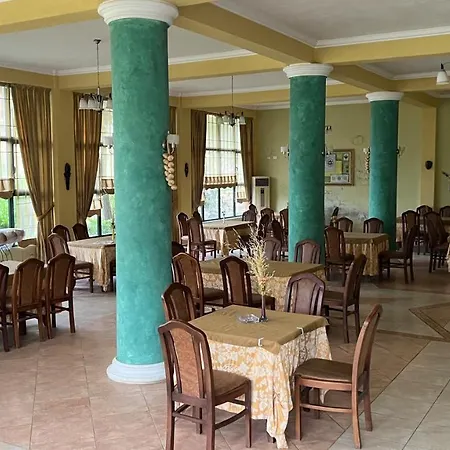 Montagna Hostel, And Motel