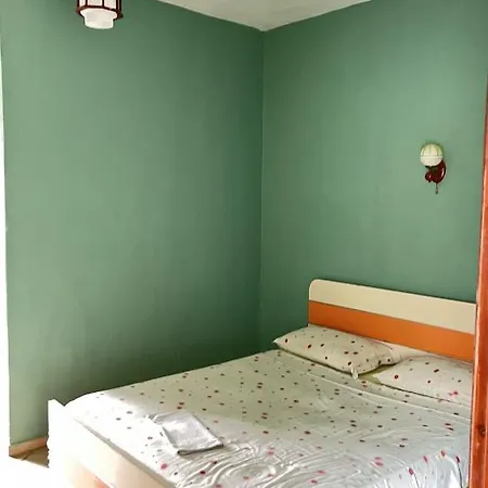 Мотель Montagna Hostel, And Librazhd