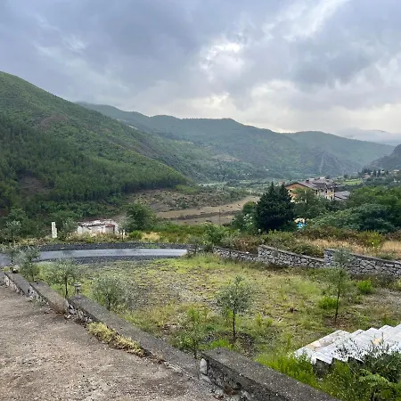 Montagna Hostel, And Campsite