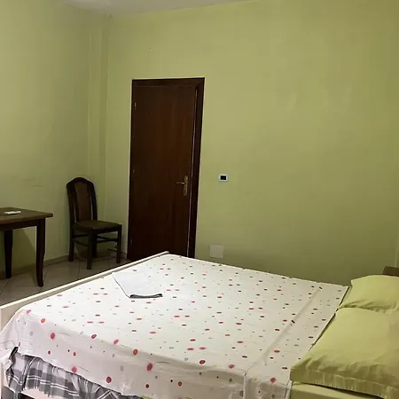 Montagna Hostel, And Campsite Motel Librazhd